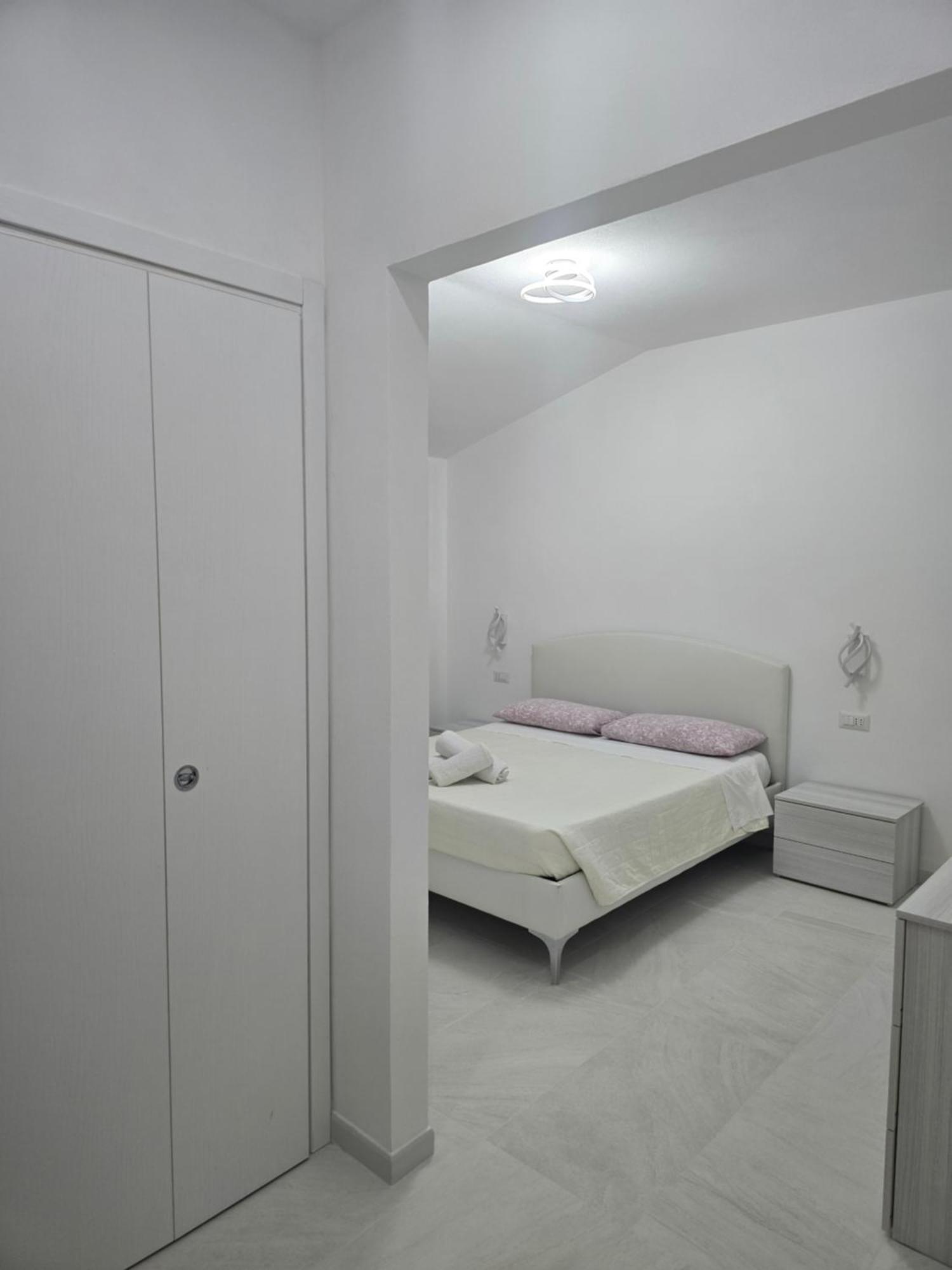 Guest House Tra Rocce E Mare La Maddalena  Buitenkant foto
