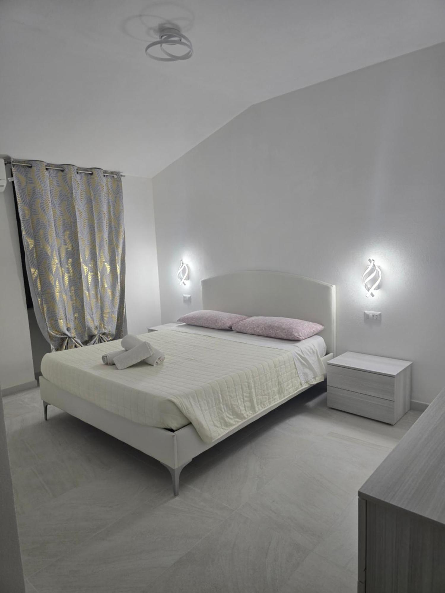 Guest House Tra Rocce E Mare La Maddalena  Buitenkant foto