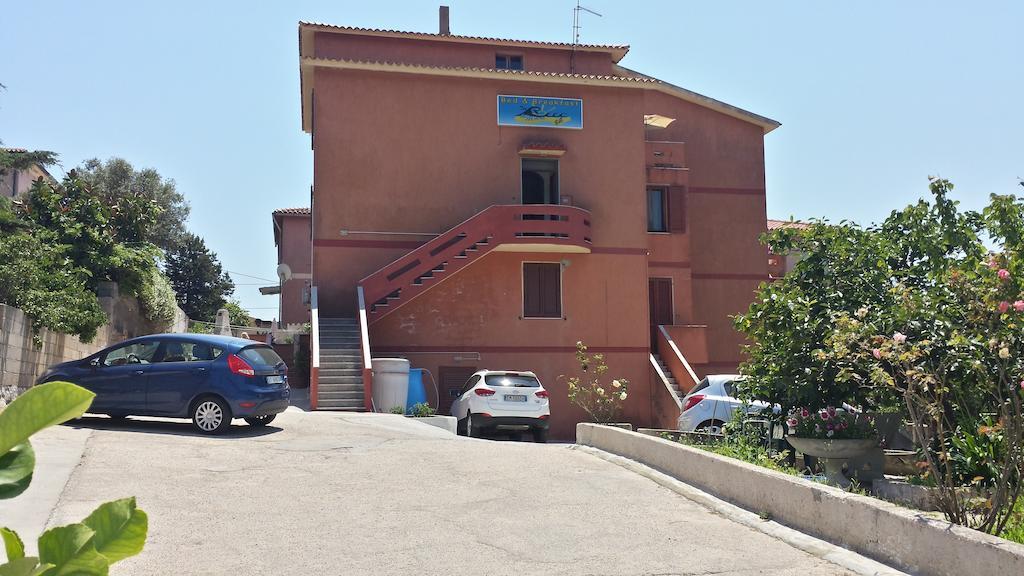 Guest House Tra Rocce E Mare La Maddalena  Buitenkant foto